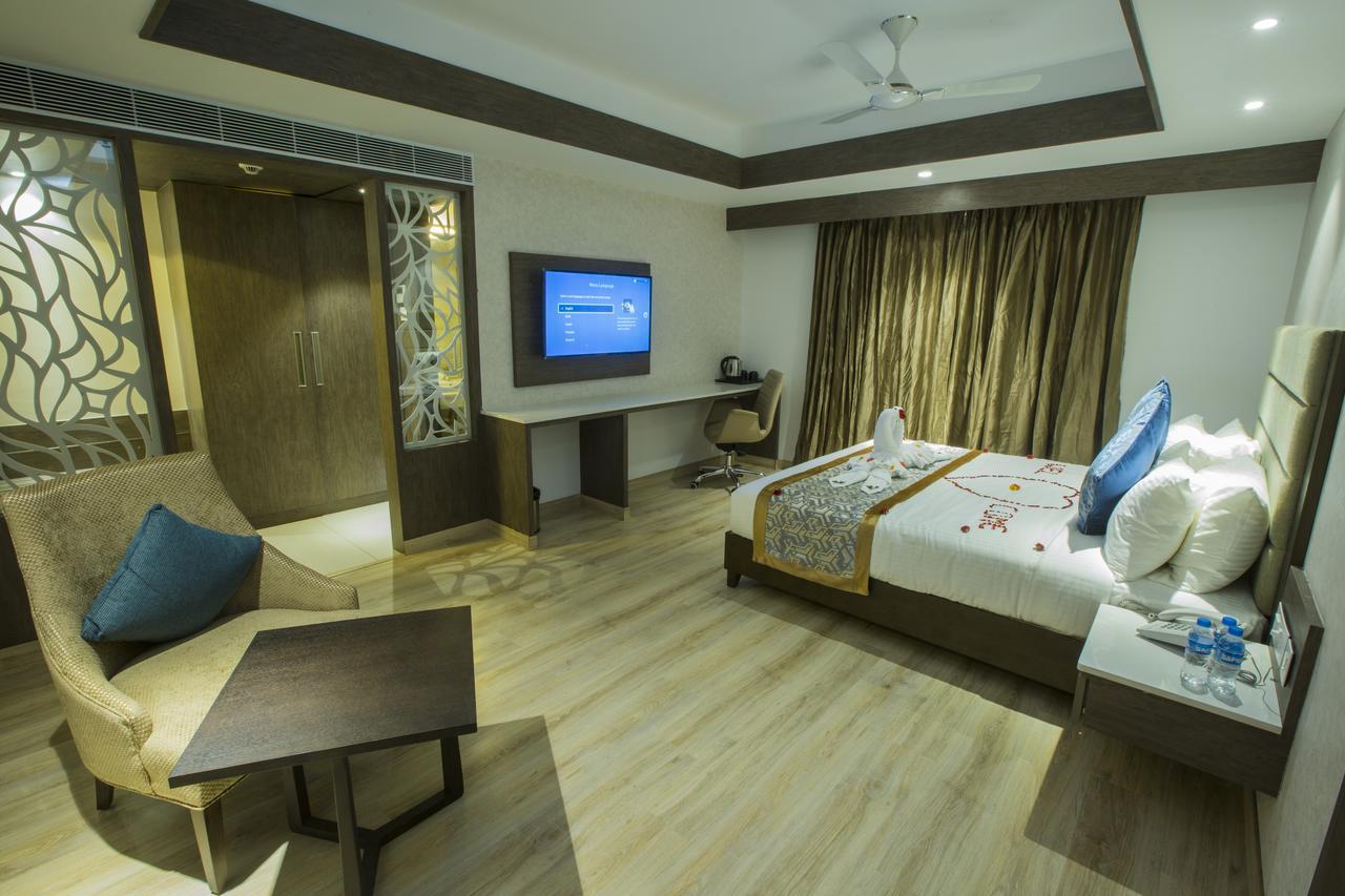 Hotel Saradha Grande Pudukkottai Kültér fotó