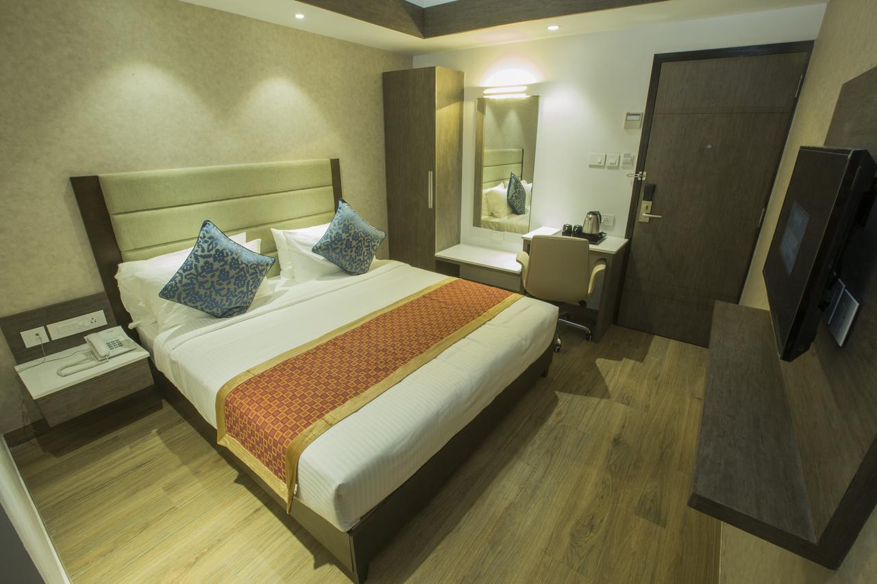 Hotel Saradha Grande Pudukkottai Kültér fotó