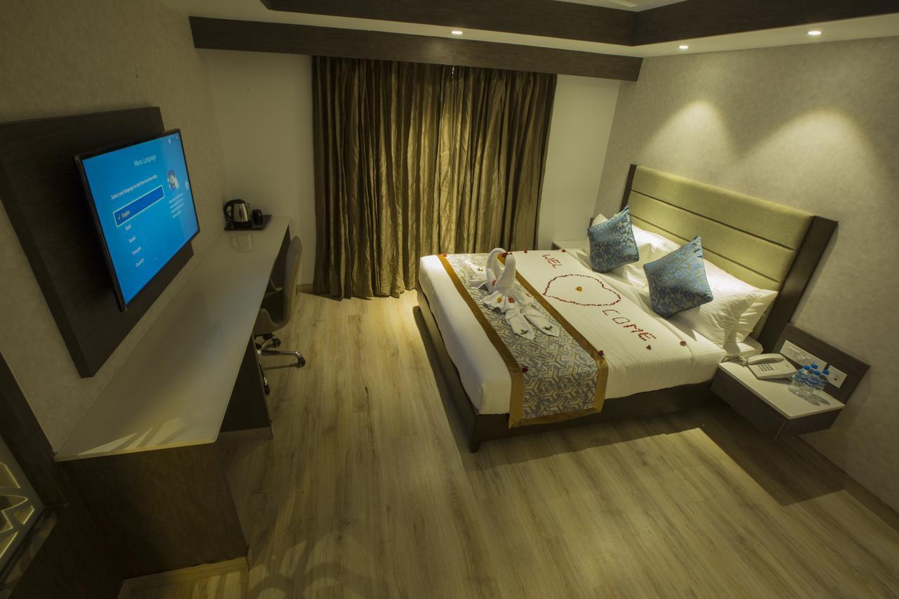 Hotel Saradha Grande Pudukkottai Kültér fotó